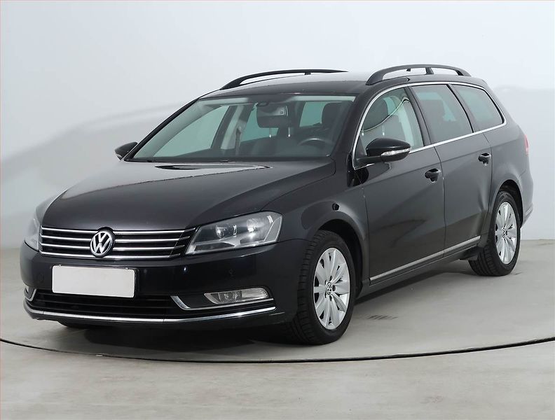 Volkswagen Passat (2013) 2.0 TDI, Navi, Tempomat - fotka 2 z 21