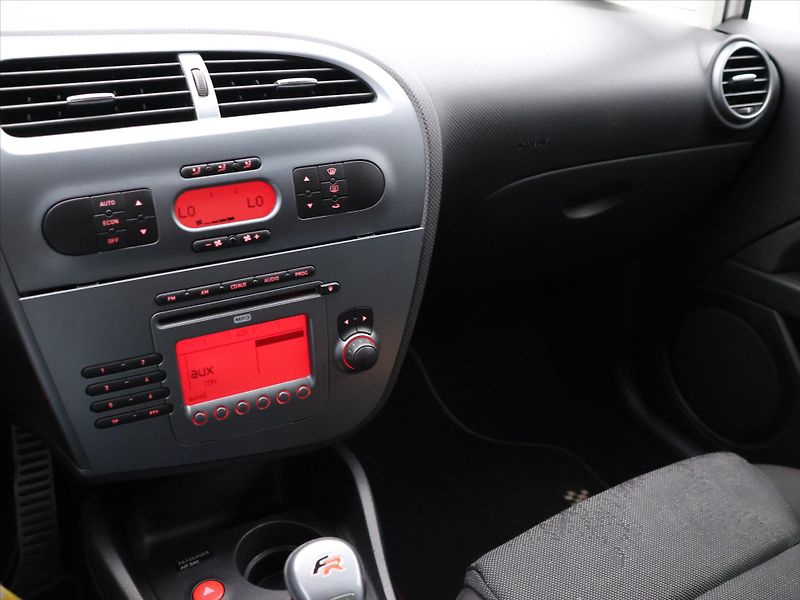 Seat Leon 2,0 TFSI 180kW FR - fotka 19 z 30