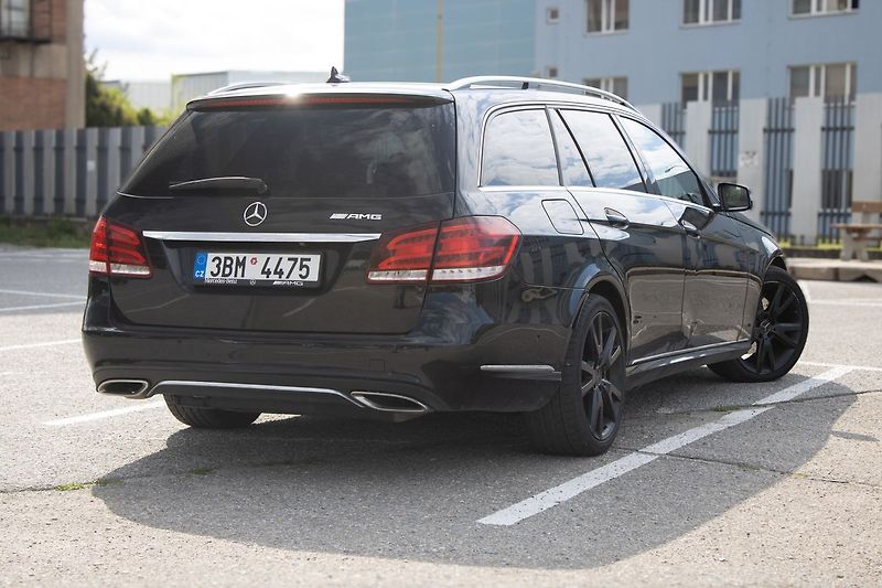 Mercedes-Benz Třídy E AMG paket, 100% stav. - fotka 5 z 45