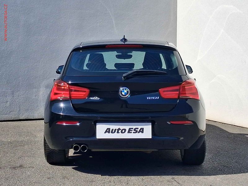 BMW Řada 1 (2017) 2.0i 120i, navi - fotka 5 z 21
