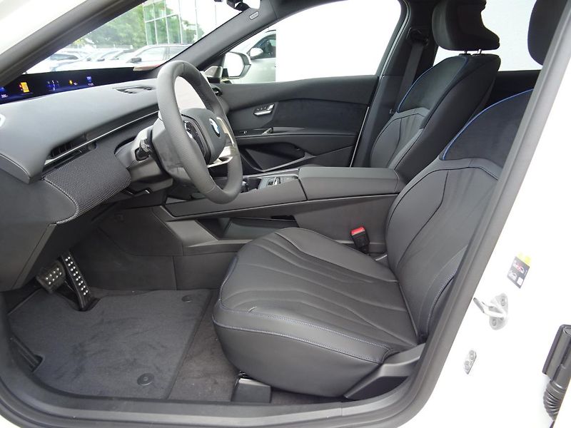 BMW Řada 3 i3 50 xDrive - fotka 2 z 7