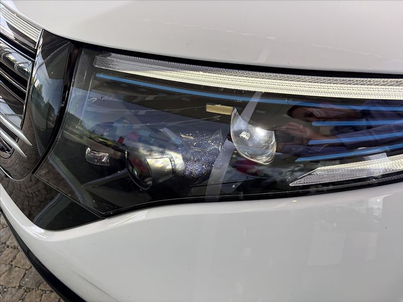 Mercedes-Benz EQC 400 4Matic - fotka 33 z 34