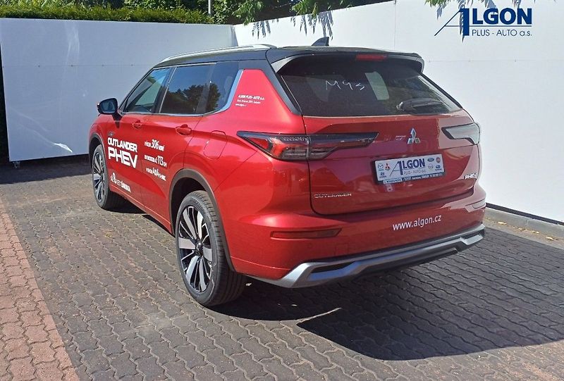 Mitsubishi Outlander Instyle 2,4 MIVEC 2xelektromot - fotka 3 z 25