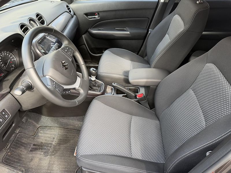 Suzuki Vitara 1,4 Premium Hybrid - fotka 9 z 13