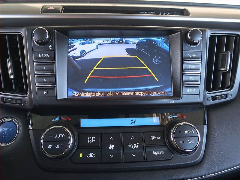 Toyota RAV4 (2016) 2.5 Hybrid - fotka 15 z 17