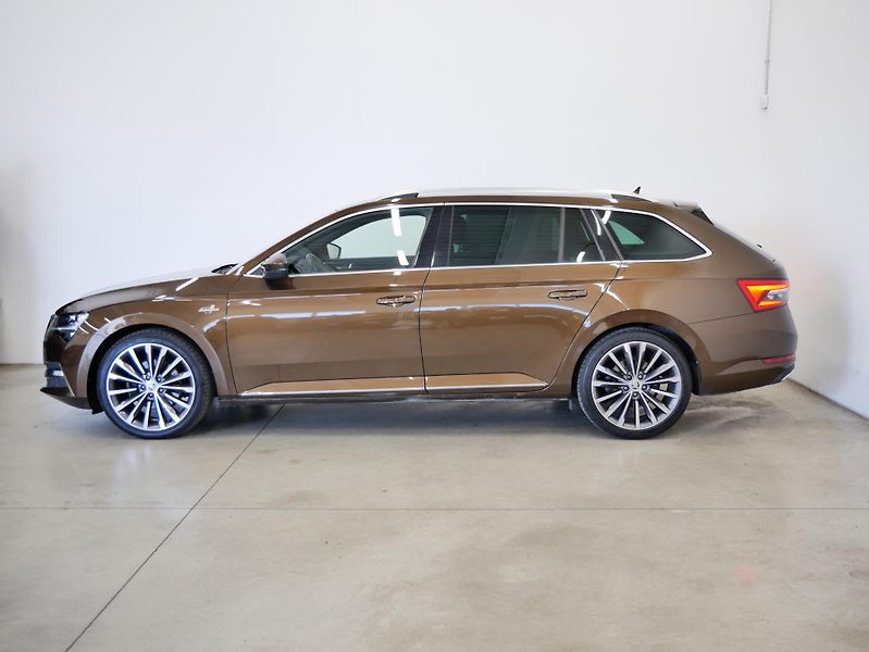 Škoda Superb - fotka 3 z 30
