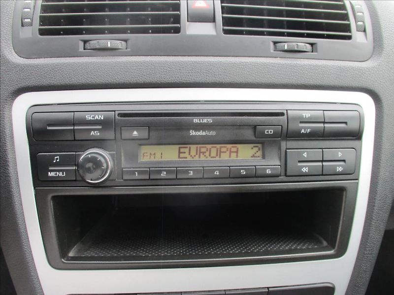 Škoda Octavia 1,4 TSI, klima, serv. kniha, - fotka 17 z 32