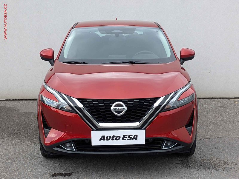 Nissan Qashqai (2023) 1.3DIG-T, 1.maj,ČR, AC, temp - fotka 2 z 17
