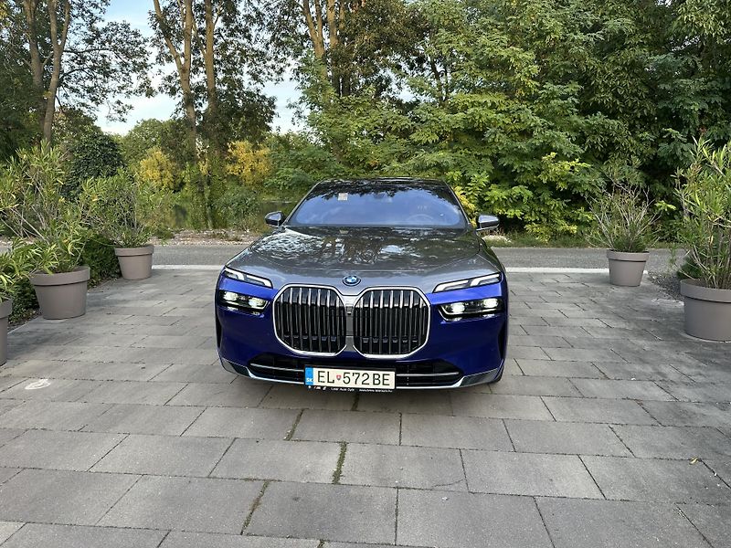 BMW Řada 7 (2024) 750e xdrive - fotka 3 z 19