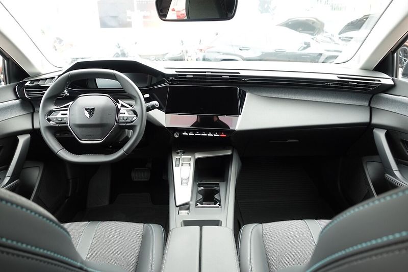 Peugeot 308 1,2PT 96kW, Automat - fotka 15 z 31