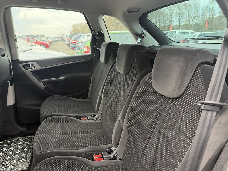 Citroën C4 Picasso 1.8i 16V - fotka 12 z 23