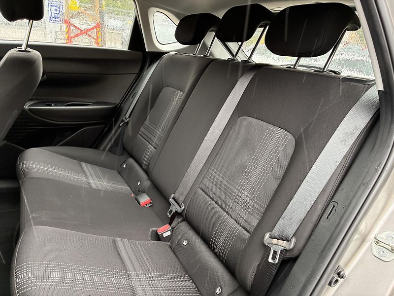 Hyundai i20 1.2i 62kW COMFORT REZERVACE - fotka 13 z 28