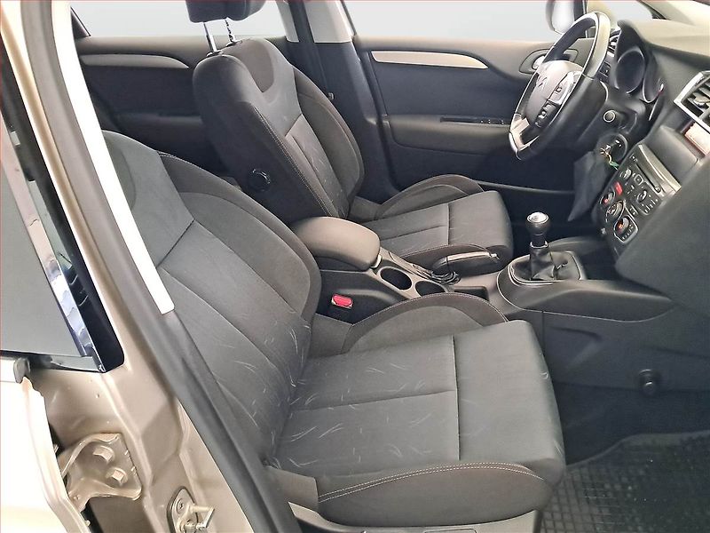 Citroën C4 (2012) 1.6 VTi, plně pojízdný - fotka 9 z 14