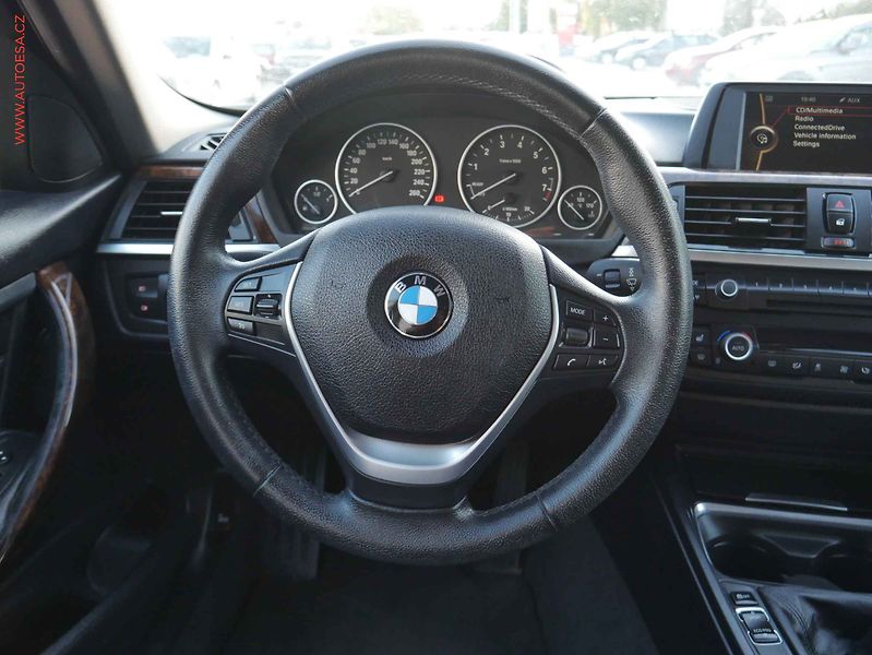 BMW Řada 3 (2013) 2.0i 328i, AC, tempo, park - fotka 13 z 15