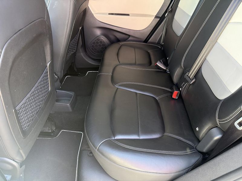 Renault Captur 1.2 TCe INITIALE PARIS  - fotka 27 z 32