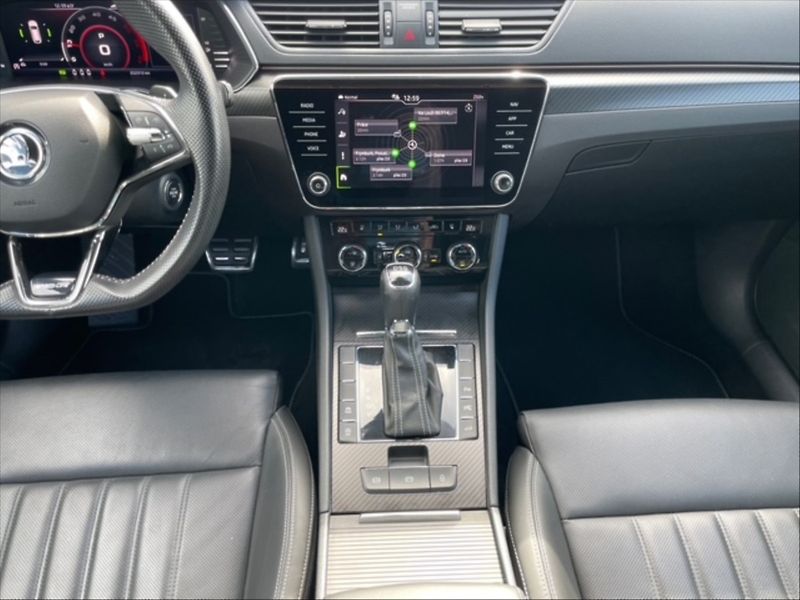 Škoda Superb 2,0 TDI Sportline DSG - fotka 10 z 11
