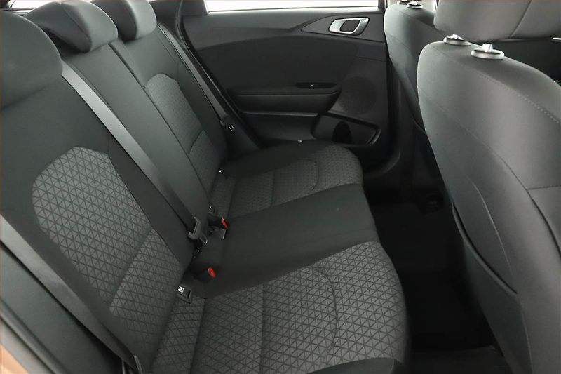 Kia Ceed (2022) Fresh 1.0 T-GDI, ČR,1.maj - fotka 7 z 13