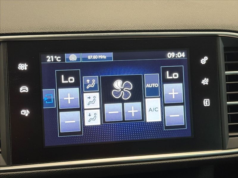 Peugeot 308 1,6 blueHDI nová STK - fotka 14 z 15