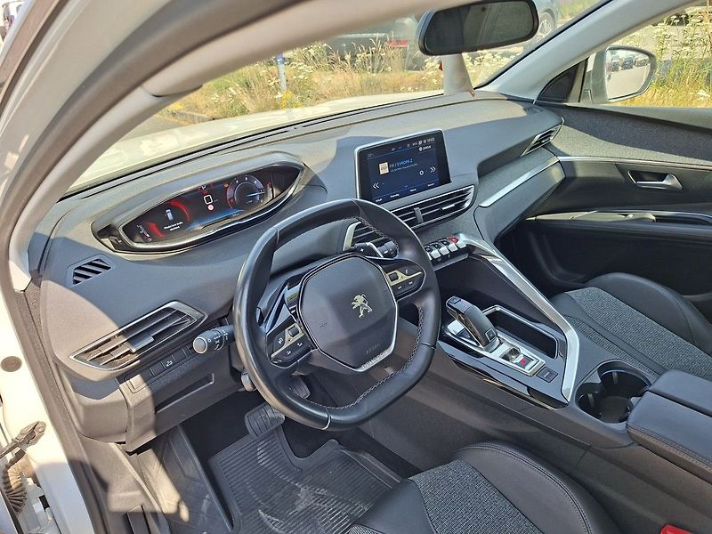 Peugeot 3008 ALLURE 1,5 BHDI 130k EAT8 - fotka 13 z 28