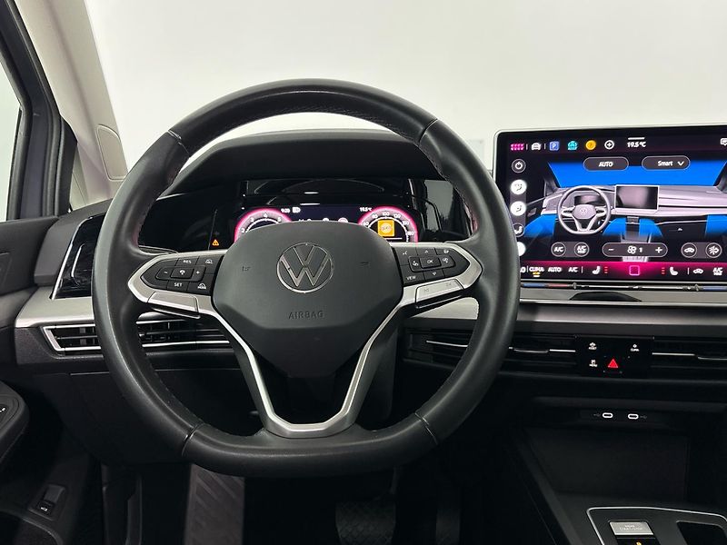 Volkswagen Golf Life DSG - fotka 18 z 29
