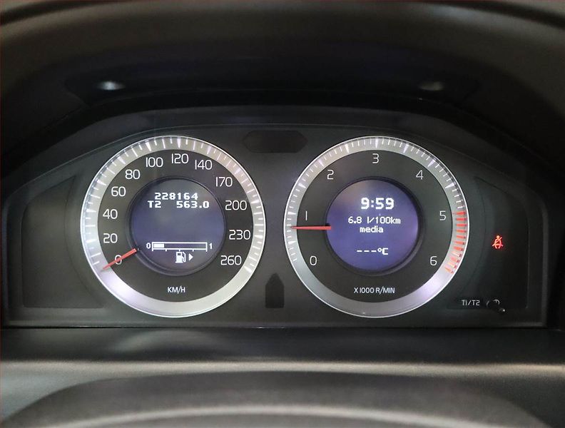 Volvo XC60 (2009) D5, 4X4, Serv.kniha, Xenony - fotka 11 z 20