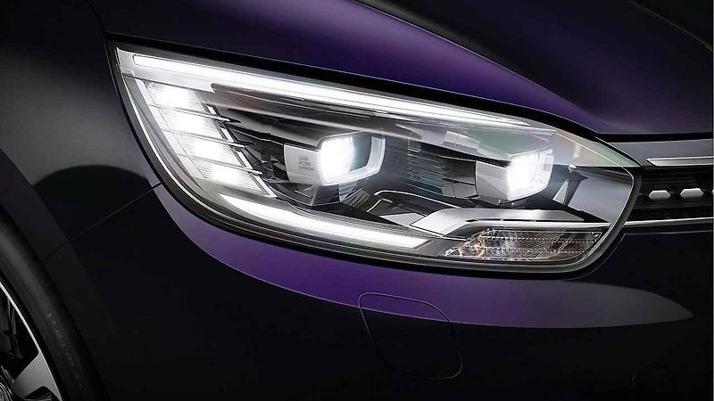 Renault Scenic Initiale Paris.
