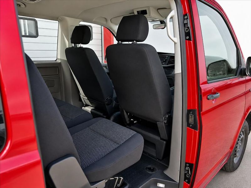 Volkswagen Caravelle 2,0 TDI 6.1 SWB TRENDLINE - fotka 13 z 24