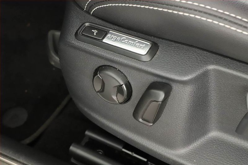 Volkswagen Passat (2021) Elegance 2.0 TDI - fotka 16 z 18