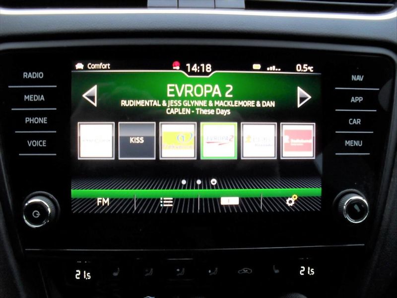 Škoda Octavia 2,0 RS 4x4 DSG LED Panoram DPH - fotka 24 z 31