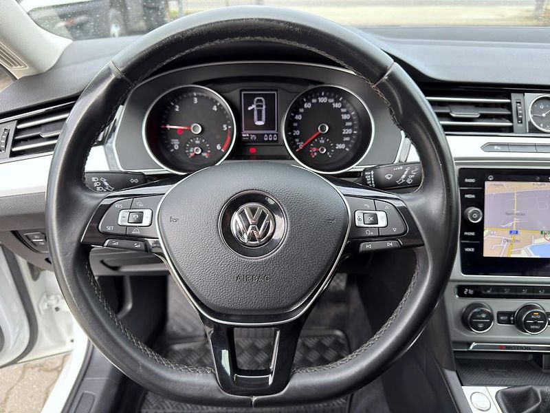 Volkswagen Passat 2.0 TDI 110 kW 4x4 navigace - fotka 17 z 24
