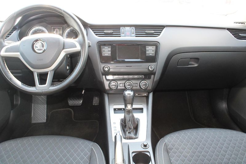 Škoda Octavia (2015) 1,6TDI XENONY TEMPOMAT ALU DSG - fotka 18 z 21