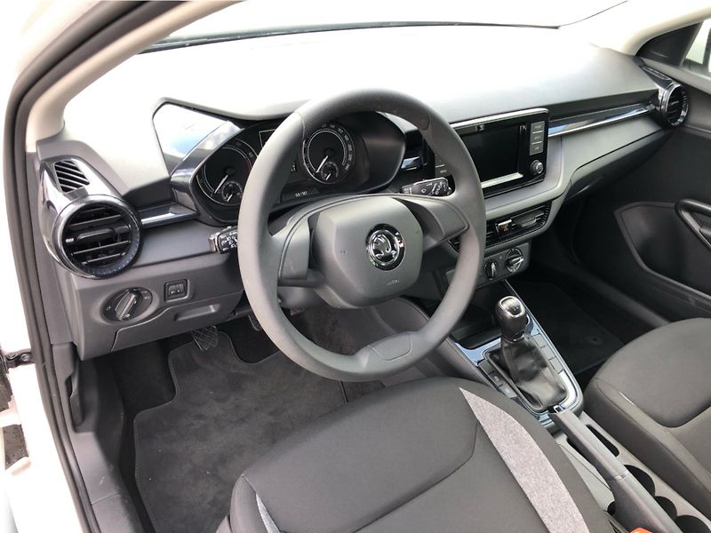 Škoda Fabia 1.0 MPi ACTIVE - fotka 5 z 28