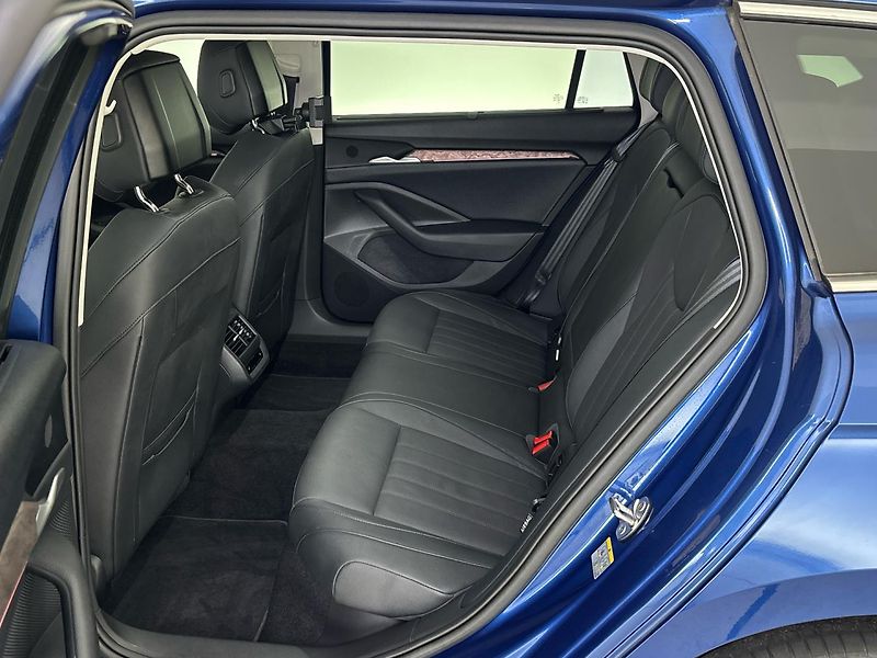 Škoda Superb L&K 4x4 DSG - fotka 8 z 30