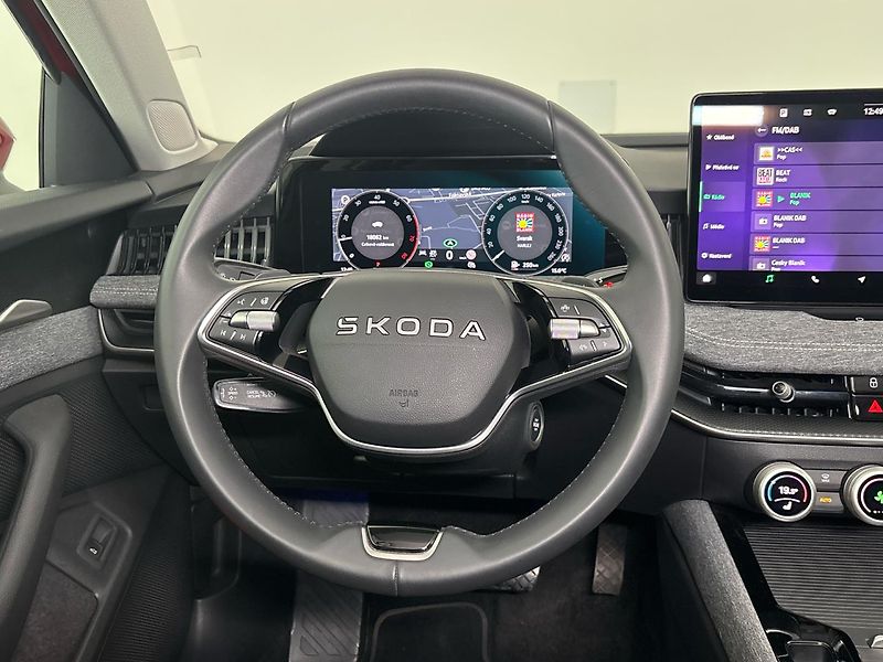 Škoda Superb Selection DSG - fotka 18 z 31