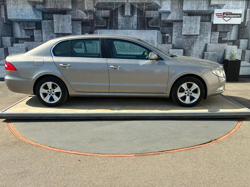 Škoda Superb (2012) 2.0TDI, 103KW - fotka 6 z 26