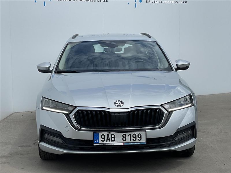Škoda Octavia 2,0 TDI Combi Ambition Plus - fotka 21 z 22