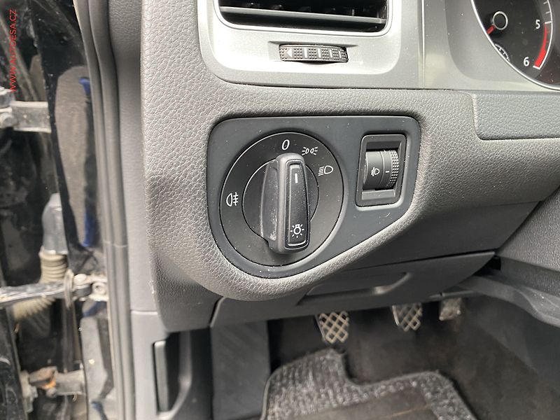 Volkswagen Golf (2015) 1.6 TDi, Trendline, navi - fotka 15 z 18