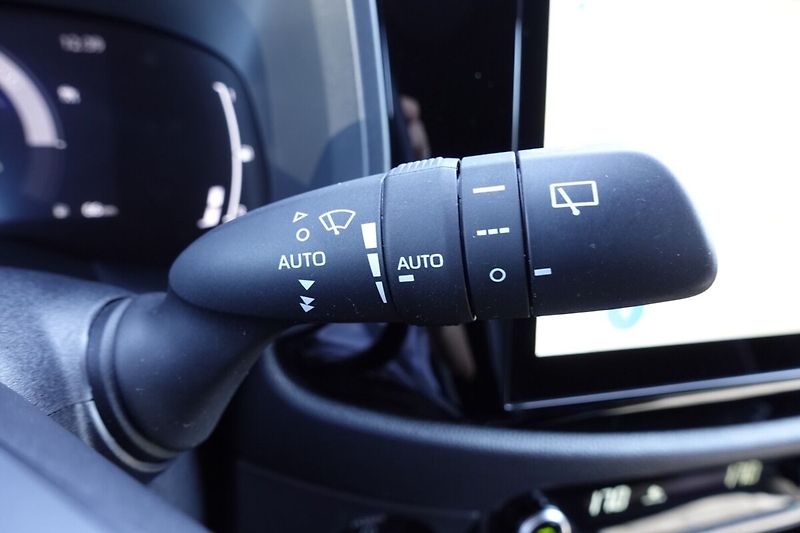 Toyota Aygo 1,5 HEV GR SPORT - fotka 29 z 33