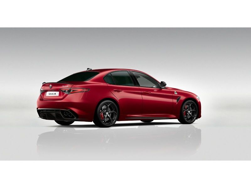 Alfa Romeo Giulia (2026) 2.9 V6 BiTurbo 520k QV Carbon - fotka 3 z 6