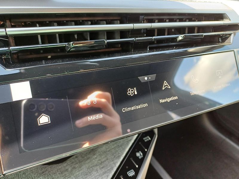 Peugeot 5008 (2026) BUSINESS Hybrid 145 e-DCS6 - fotka 19 z 27