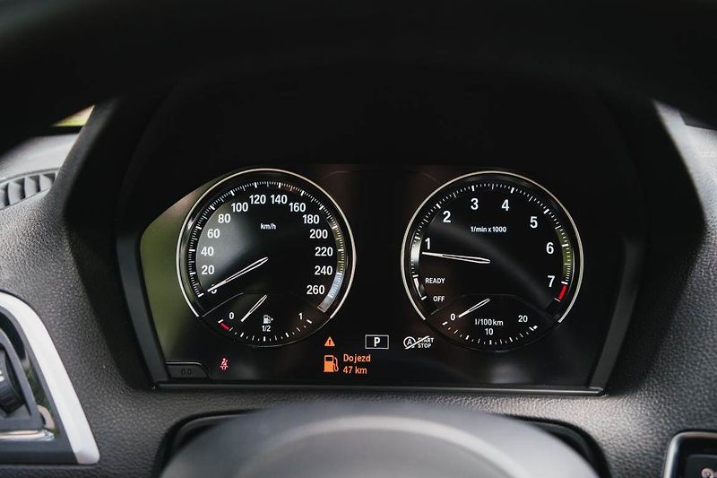 BMW Řada 2 (2019) M240i xDrive - fotka 20 z 36