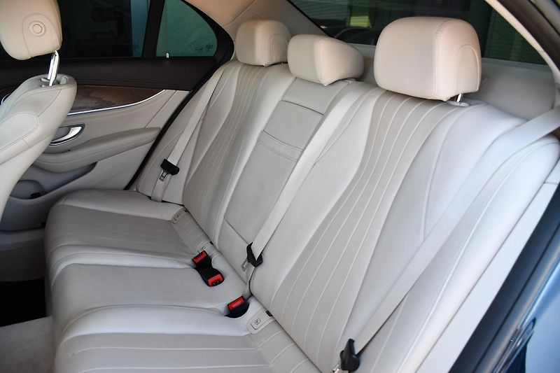 Mercedes-Benz Třídy E 350d - fotka 21 z 42