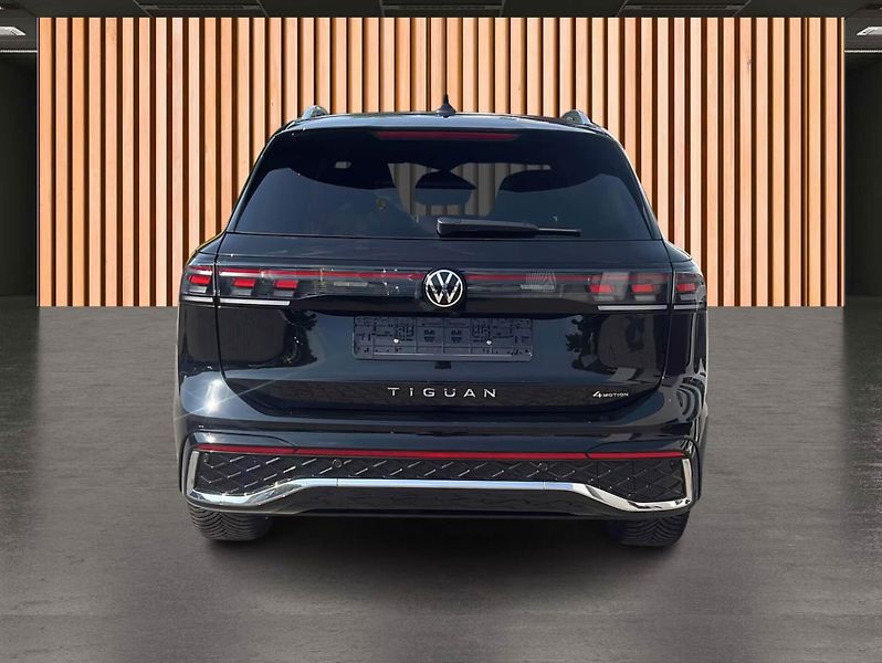 Volkswagen Tiguan TSI 4M R-Line Pano HuD IQ 360 - fotka 4 z 15