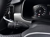 Volvo V90 (2019) 2.0 D4 140kW MOMENTUM - náhled 25