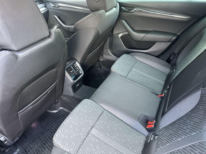 Škoda Octavia (2023) Combi 1.5 TSI e-TEC DSG Style+ - fotka 9 z 35