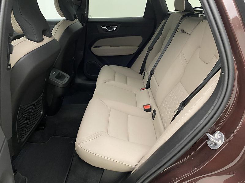 Volvo XC60 B5 AWD PLUS DARK AUT CZ 1.maj. - fotka 5 z 57