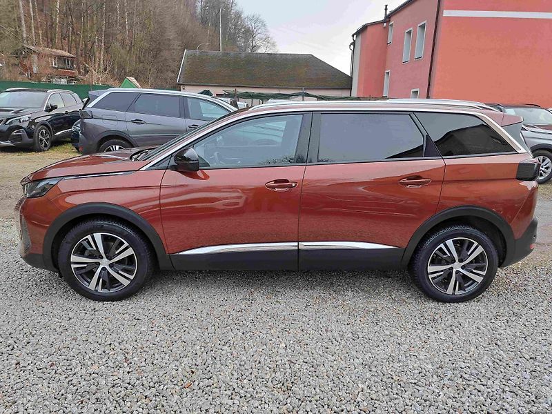 Peugeot 5008 (2023) 1,5 HDI  EAT8 ALLURE  LED NAVI - fotka 6 z 21