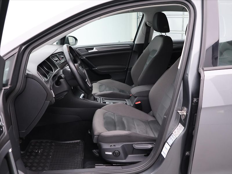 Volkswagen Golf 1,0 TSI 81kW Comfortline CZ - fotka 11 z 26