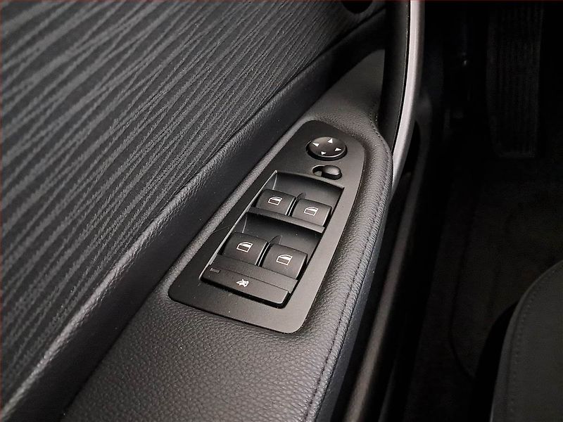 BMW Řada 1 (2011) 116i, Tažné, jezdí výborně - fotka 16 z 16