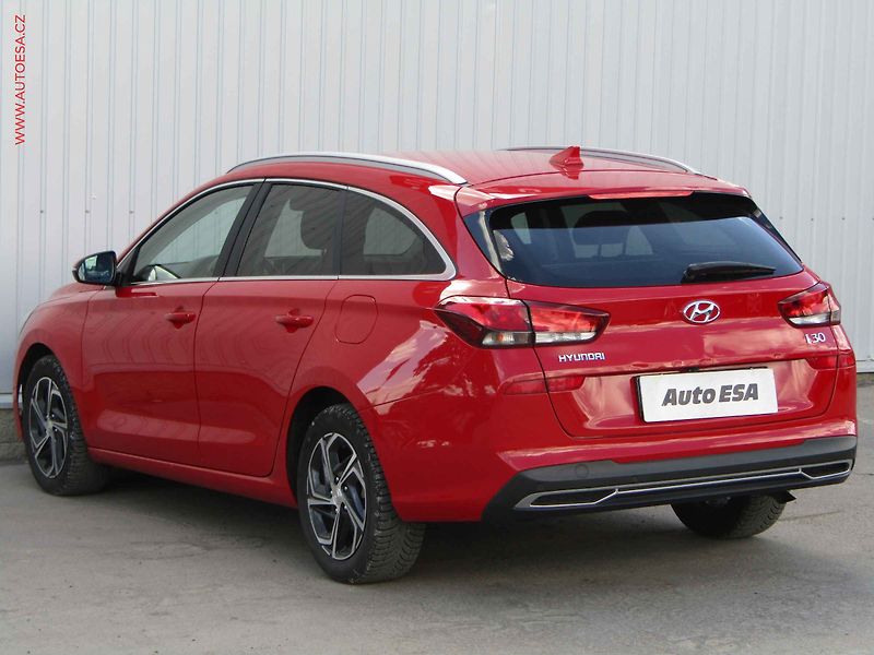 Hyundai i30 (2023) 1.0 T-GDi, ČR, Smart, LED - fotka 6 z 21